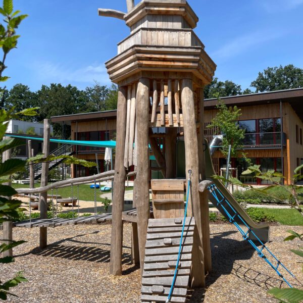 Neues Kinderhaus Spielplatz