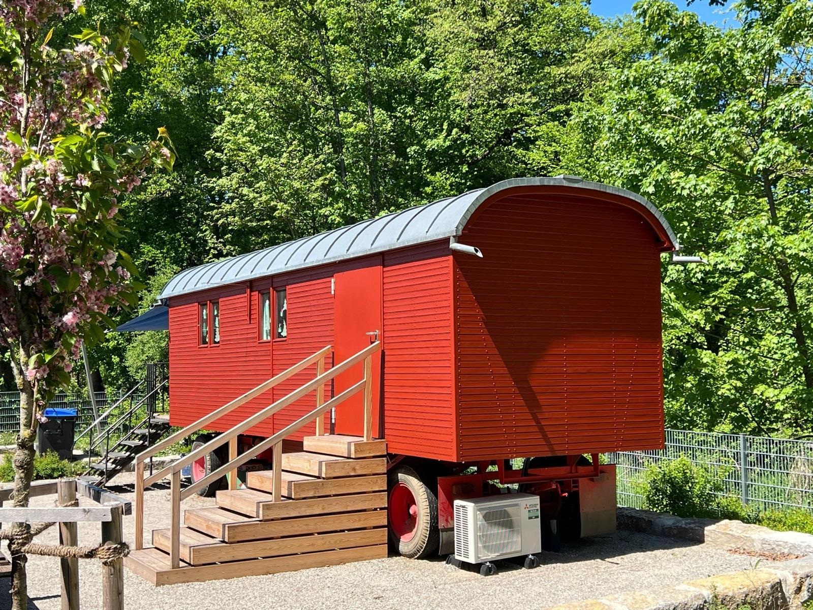 Mehr über den Artikel erfahren Neuer Anstrich für den Zirkuswagen